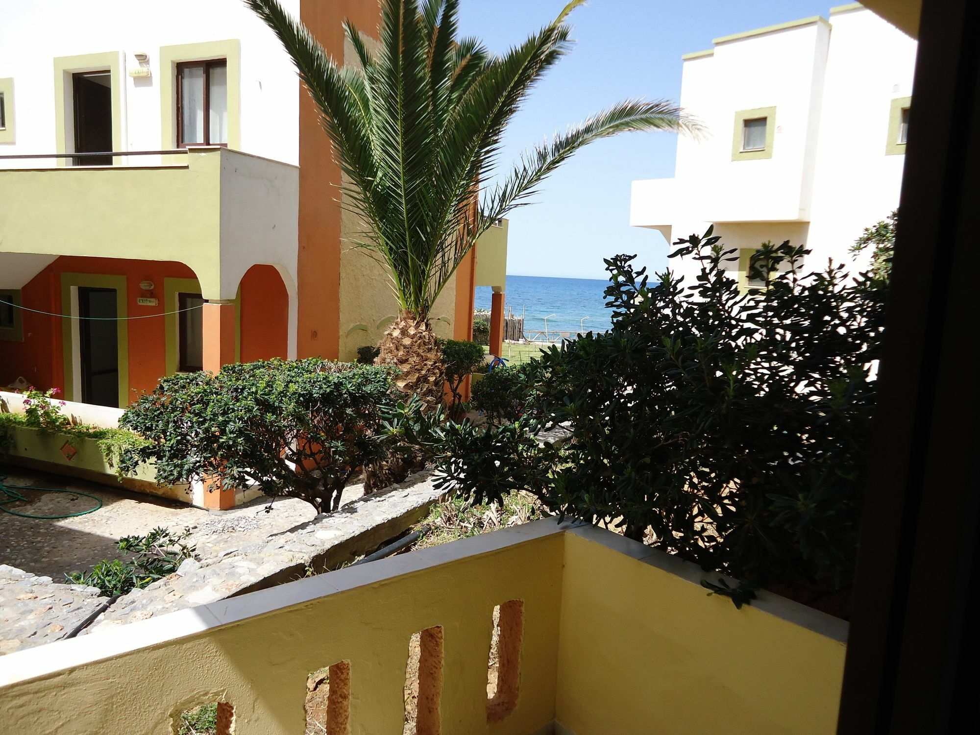 Almyra Apartments & Suites Sfáka Extérieur photo