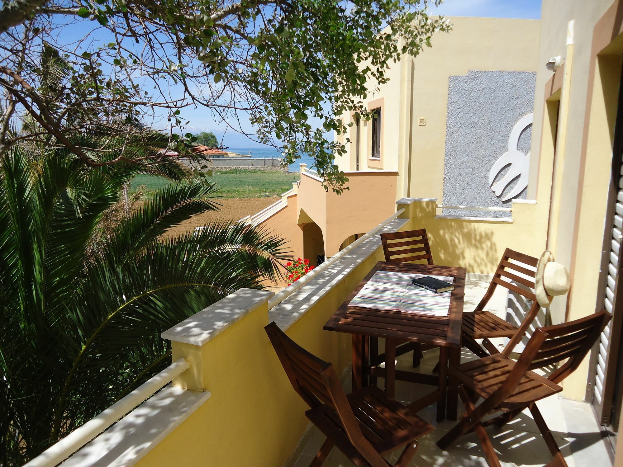 Almyra Apartments & Suites Sfáka Extérieur photo