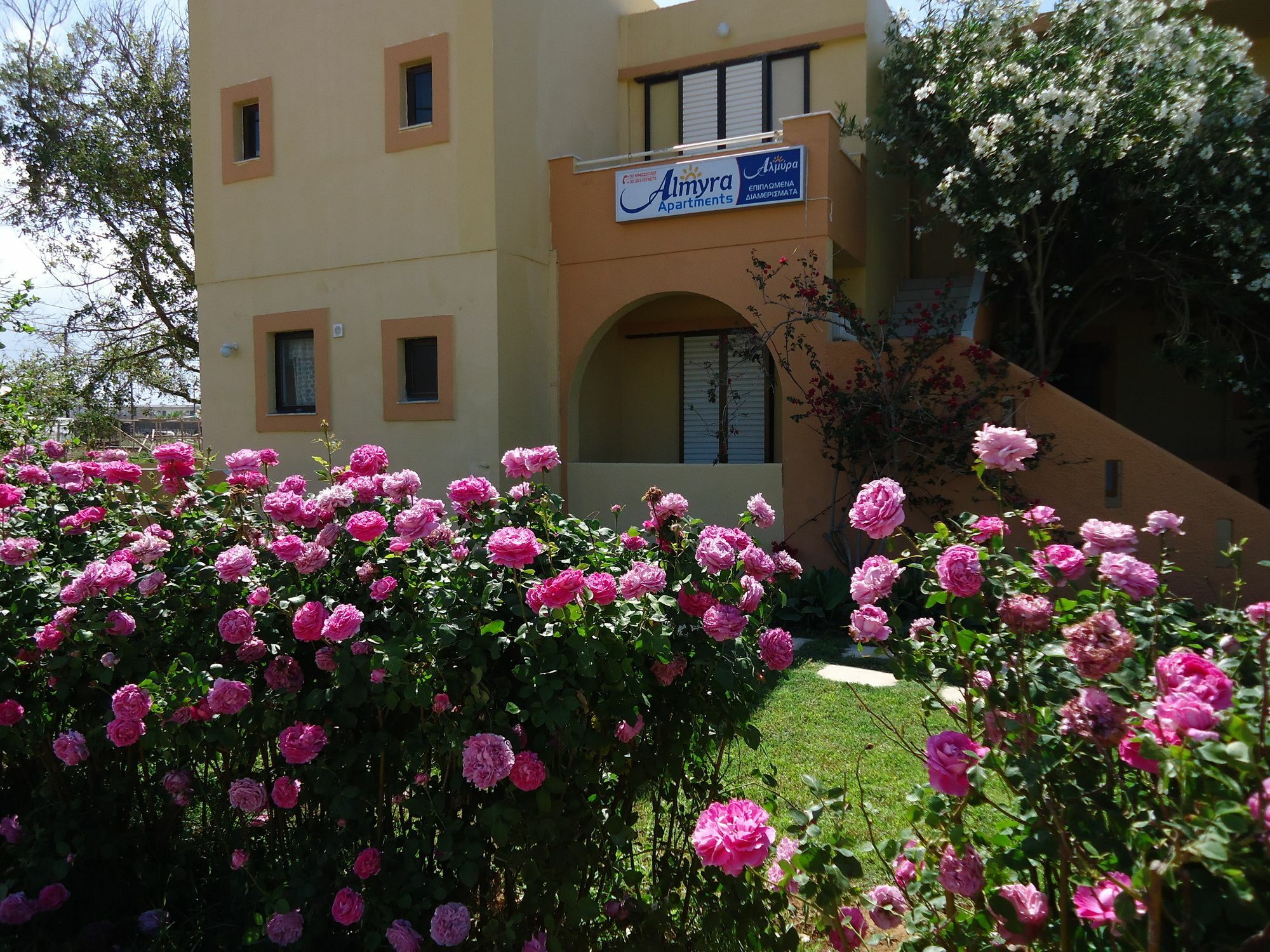 Almyra Apartments & Suites Sfáka Extérieur photo